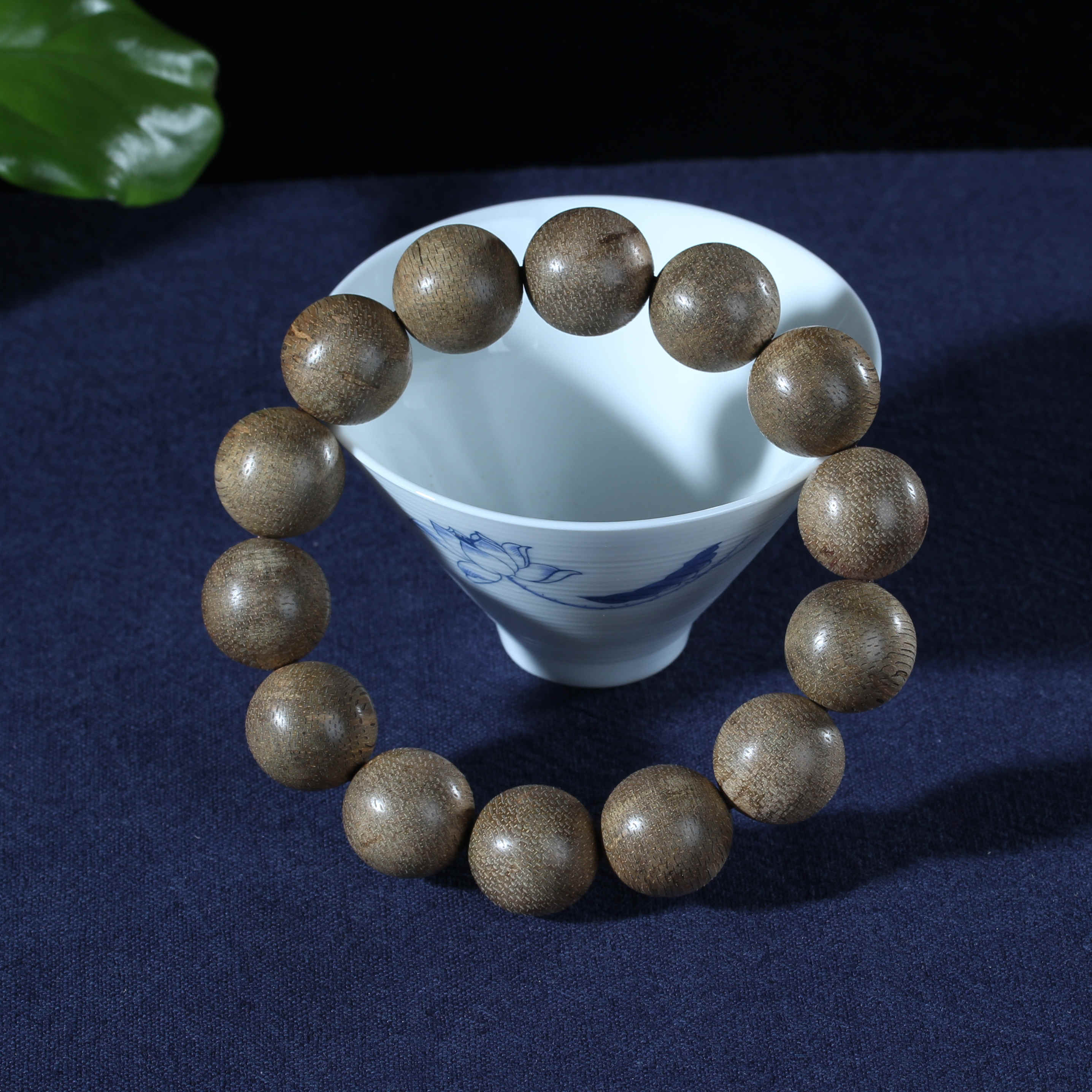 09251809东马产区沉香手串16mm*14颗17.6克