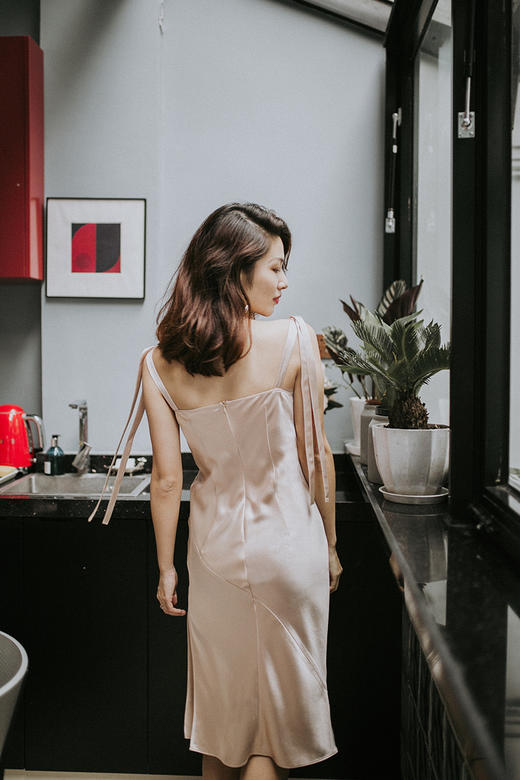 AtelierMissLu / Evelyn 香槟粉荡领飘带小礼服 商品图2