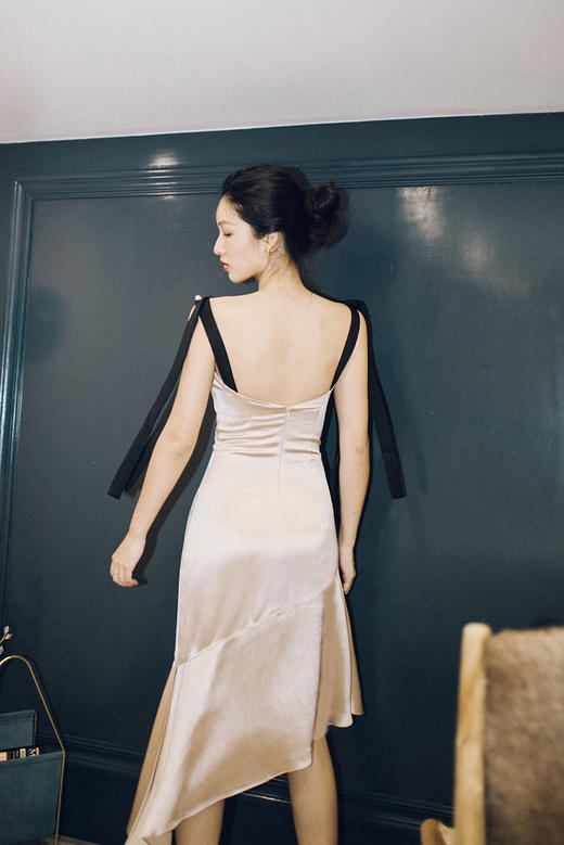 AtelierMissLu / Jane 香槟粉飘带鱼尾吊带裙 商品图4