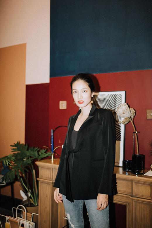 AtelierMissLu / Astrid 黑色系带西装 商品图5