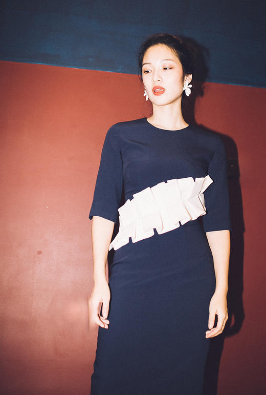 AtelierMissLu / Brenda 藏青褶皱装饰中袖连身裙 商品图1