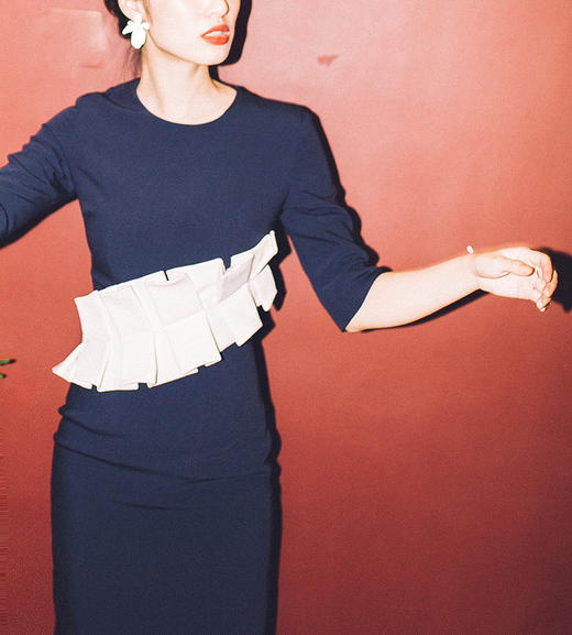 AtelierMissLu / Brenda 藏青褶皱装饰中袖连身裙 商品图0