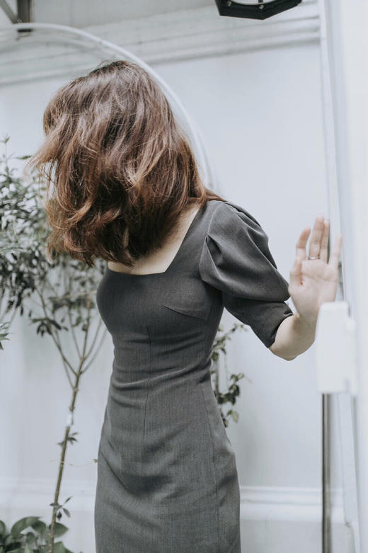 AtelierMissLu /Jacqueline 高级灰灯笼袖修身裙 商品图2