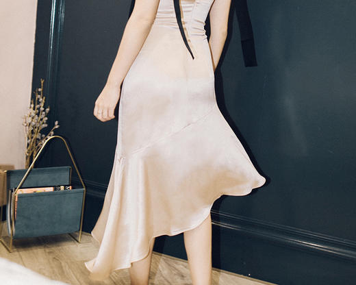 AtelierMissLu / Jane 香槟粉飘带鱼尾吊带裙 商品图3