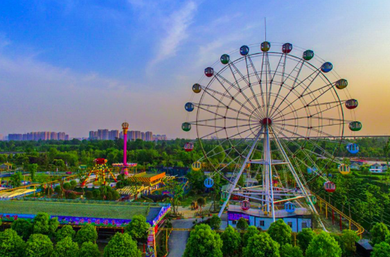 【成都】国庆不用愁~花海木屋好去处~低至99元=2人抢蜀国鹃都:花海