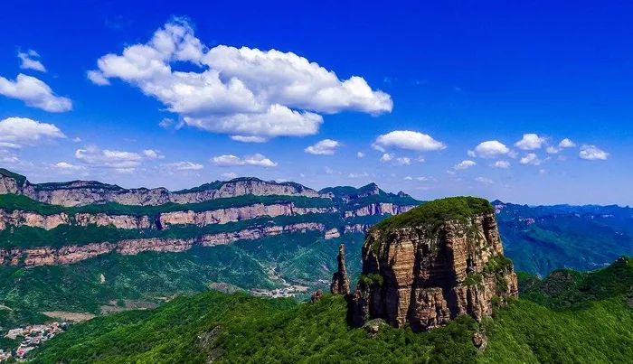 以嶂石岩命名的嶂石岩地貌 和丹霞地貌,张家界地貌 并称为中国三大