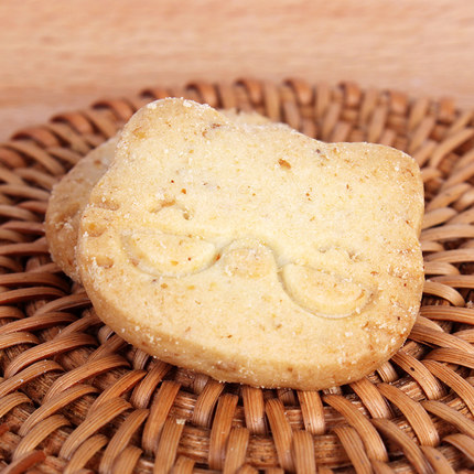 波路梦hellokitty小曲奇盒装47g