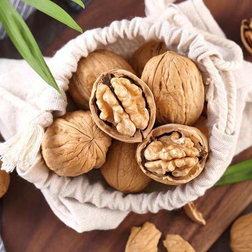 西域果园新疆手剥烤核桃 口感香酥 原味草本双口味拼搭 新疆特产 商品图4