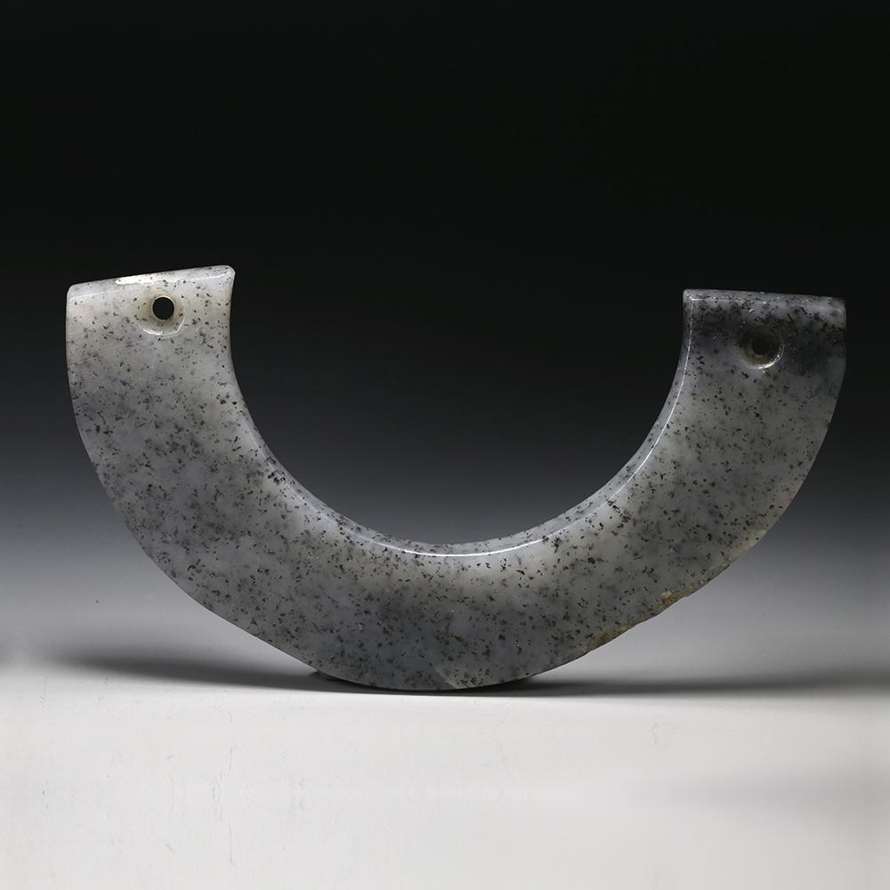 文化期和田墨玉素璜 - 洪艺宁古代珠宝工作室