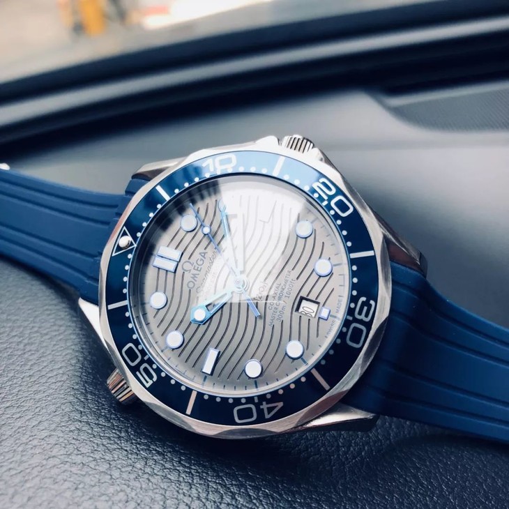 燃烧老铁的卡路里! 欧米噶胶带款!管网最新款式 糕端男机械表#q