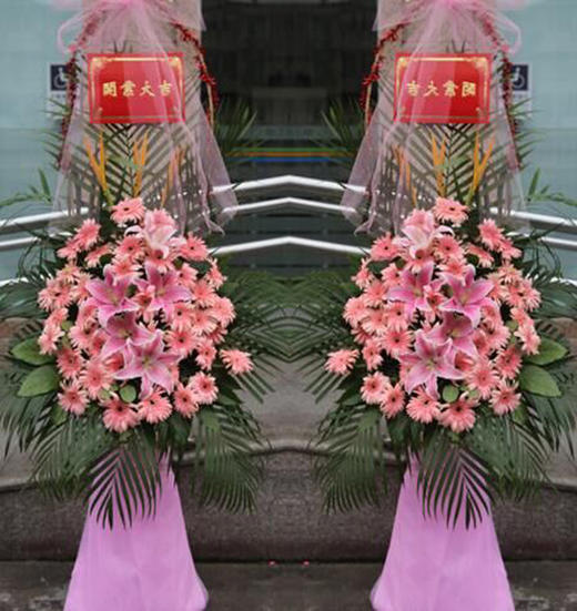 财运亨通（单个）  30支粉色芙兰，3朵粉色百合，3朵天堂鸟，底部围粉色沙曼(1476) 商品图0