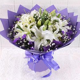 深深的祝福  5枝白色多头百合，搭配满天星、黄莺、外围勿忘我点缀(1622)