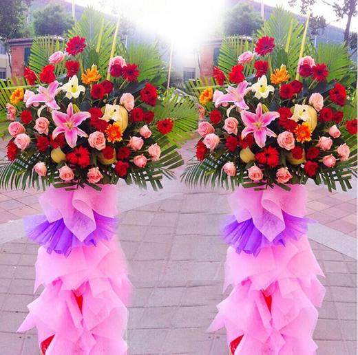 繁荣昌盛 单个  各色扶郎花20支, 各色玫瑰15支,5朵各色百合，散尾葵，巴西叶，粉红色绵纸装饰(1630) 商品图0