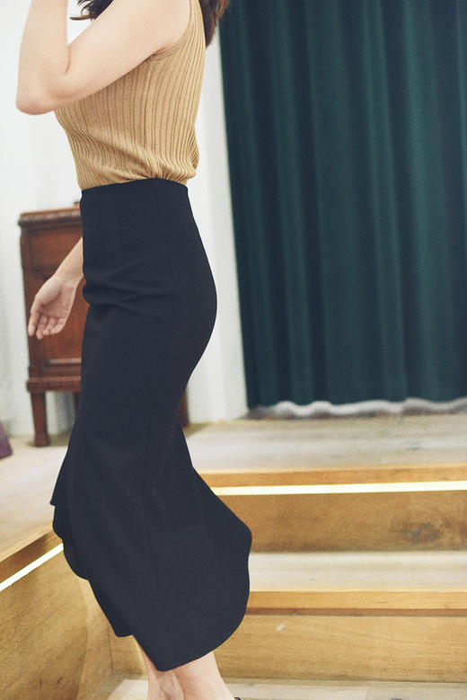 Atelier Miss Lu / Olga-黑色不规则鱼尾半身裙 商品图1