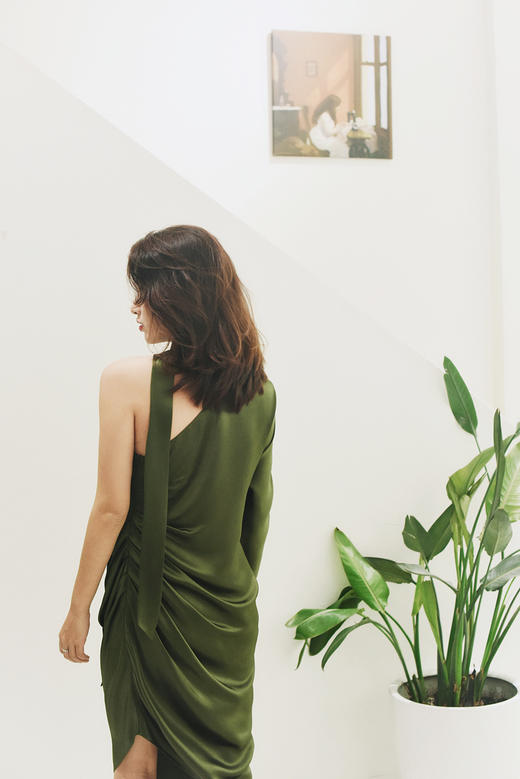 AtelierMissLu / Regina 月光绿斜肩飘带小礼服 商品图5