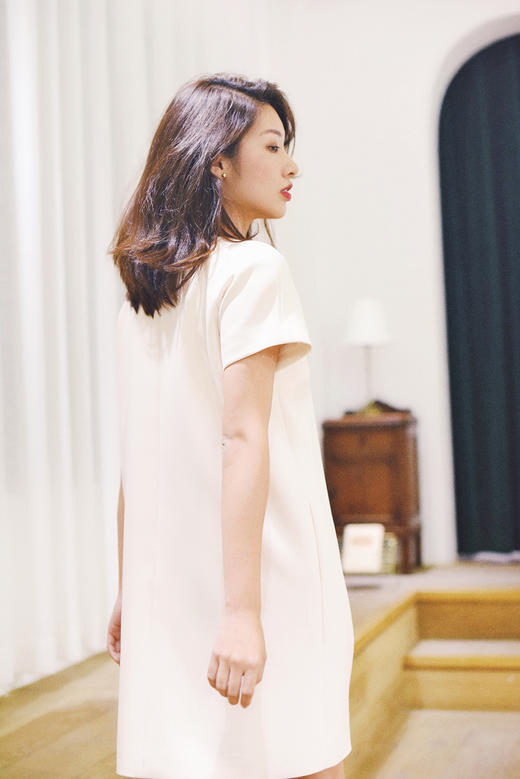 AtelierMissLu / Janice 珍珠白肩部挖剪宽身裙 商品图5