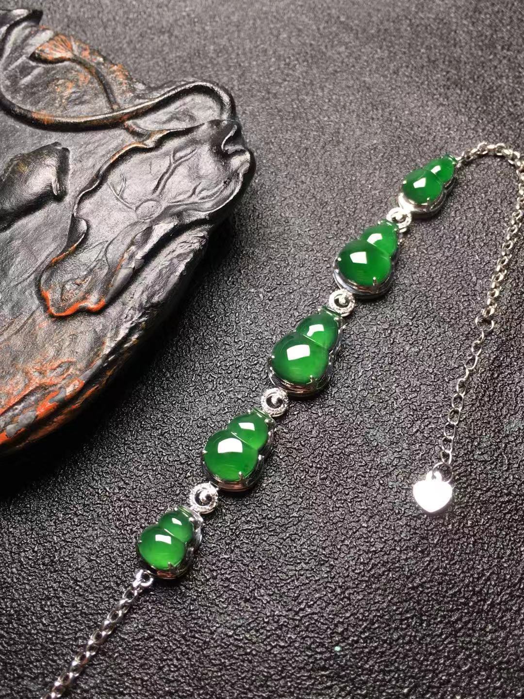 伟德国际和田玉颜色