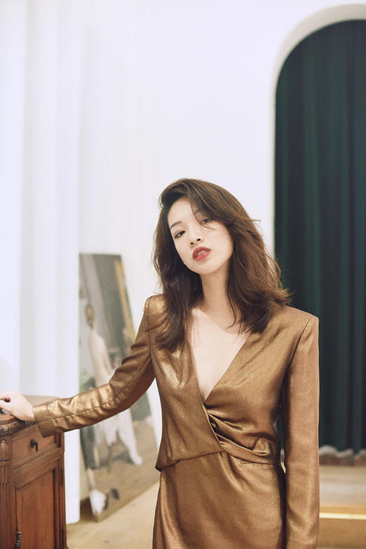 AtelierMissLu / Alex 铜棕金V领短款小礼服 商品图0