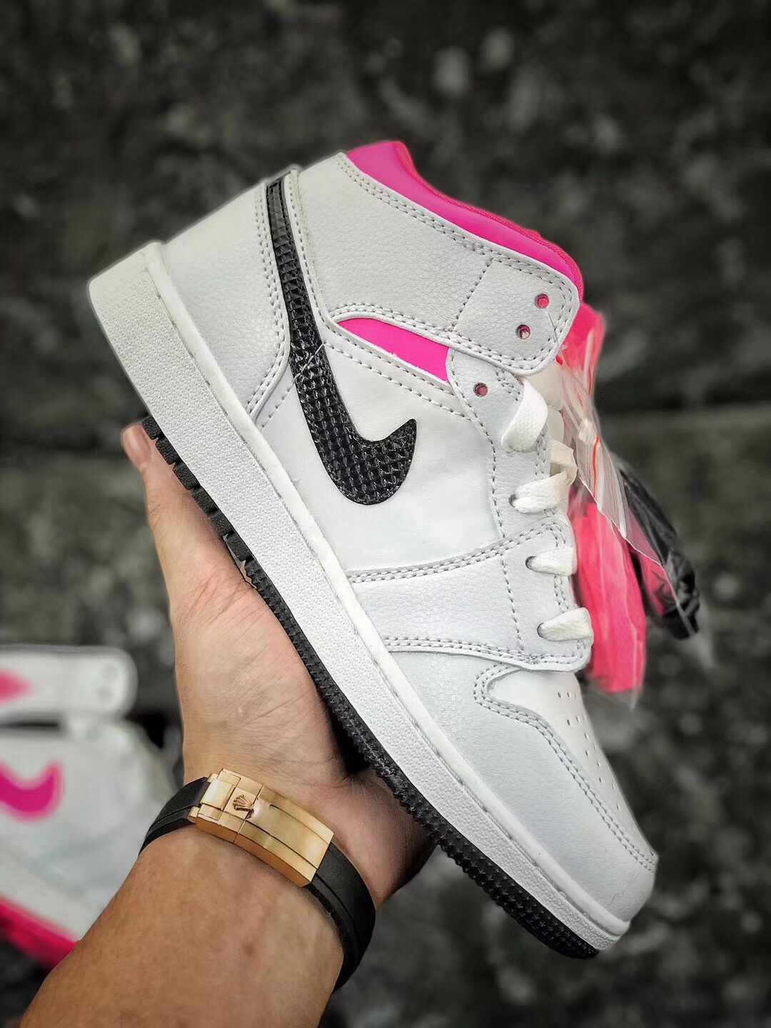 【情人节限定】 原装代购同货 aj 1 mid "hyper pink" 中帮百搭配色 "