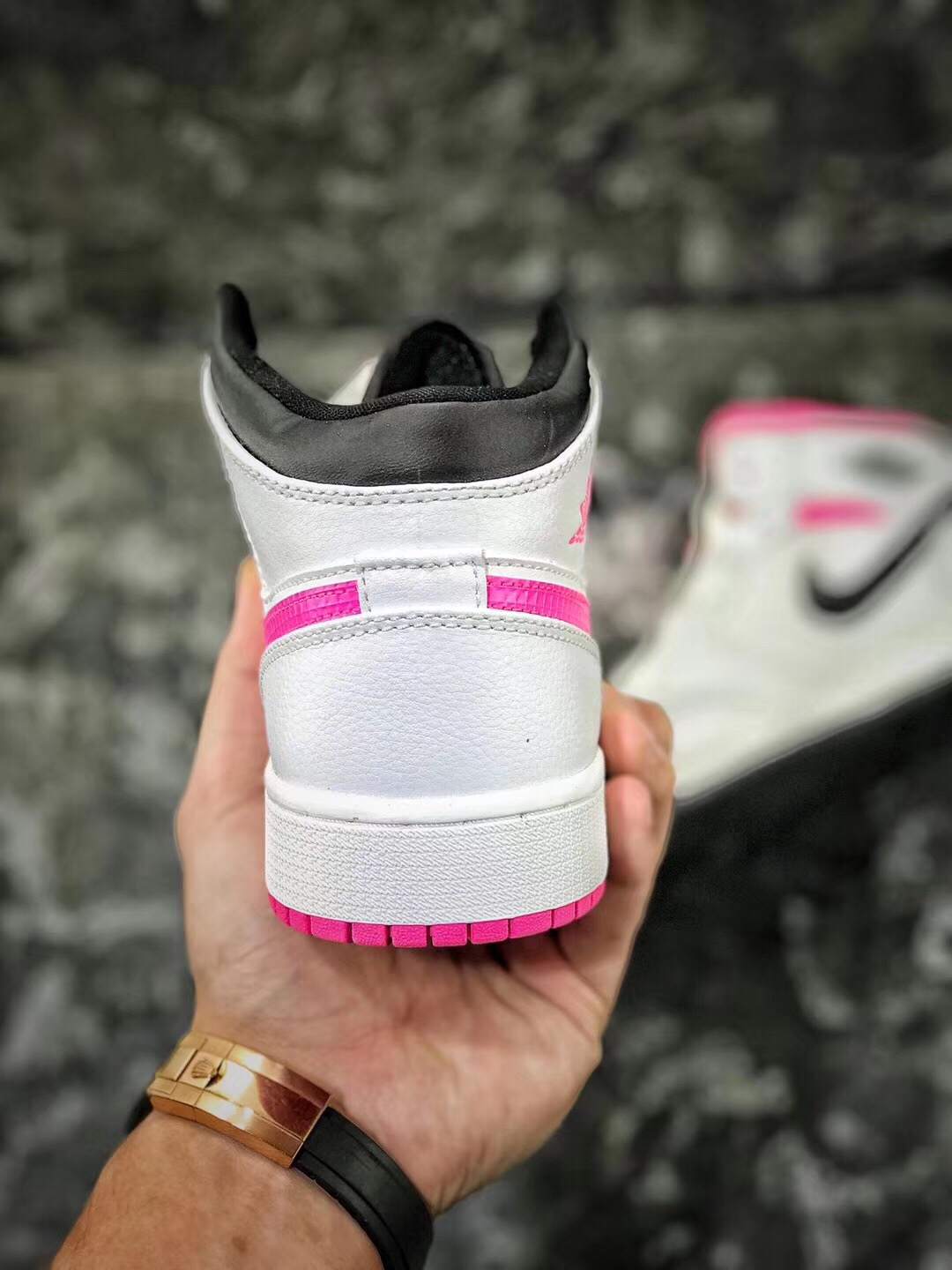 【情人节限定】 原装代购同货 aj 1 mid "hyper pink" 中帮百搭配色 "