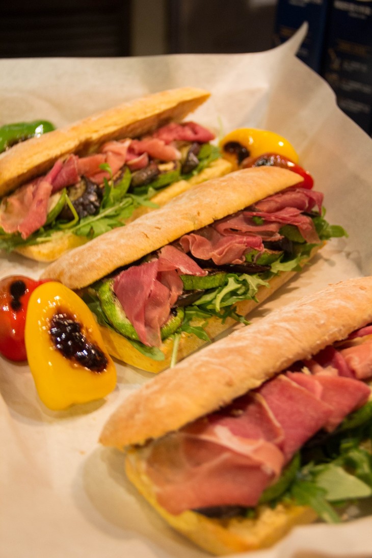 其帕尼尼尤其闻名遐迩.