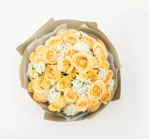 一见钟情---香槟玫瑰33支    33支香槟玫瑰，白色相思梅搭配（1505） 商品图2