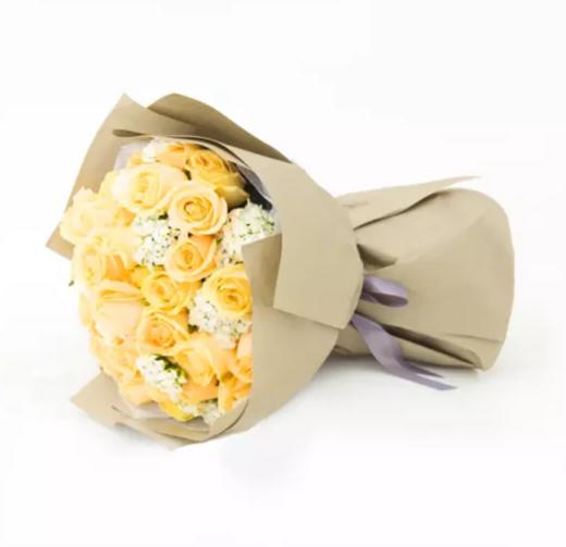 一见钟情---香槟玫瑰33支    33支香槟玫瑰，白色相思梅搭配（1505） 商品图1