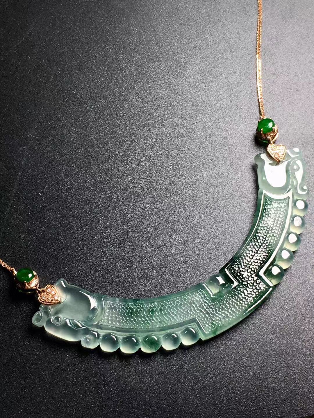 【12676】翡翠冰种飘花龙钩