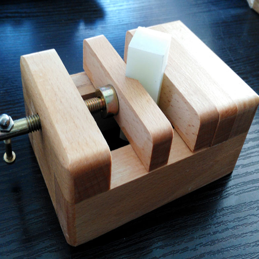 篆刻工具:印床(旋入式大号榉木印床,12*8.5*5厘米)-lt