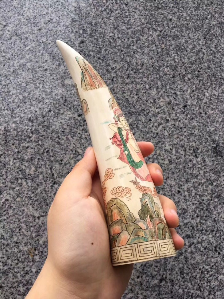 【401074】猛犸象牙剥皮乳牙尖小摆件