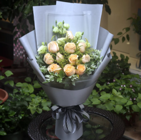 牵挂  -香槟玫瑰11枝 黄莺桔梗搭配（1651）