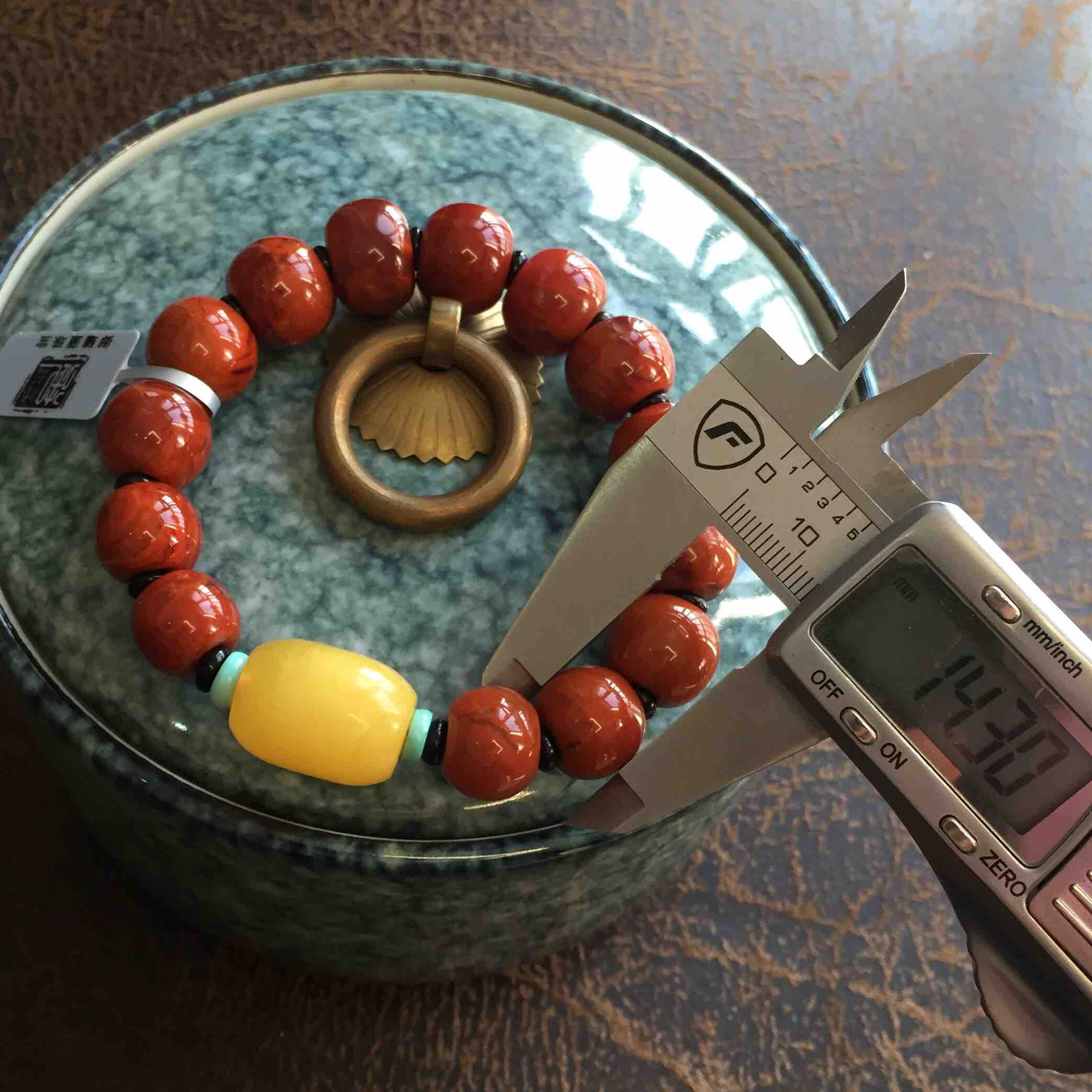 川料火焰纹南红鼓珠手串,男款,15-16mm,蜜蜡桶珠16*21mm