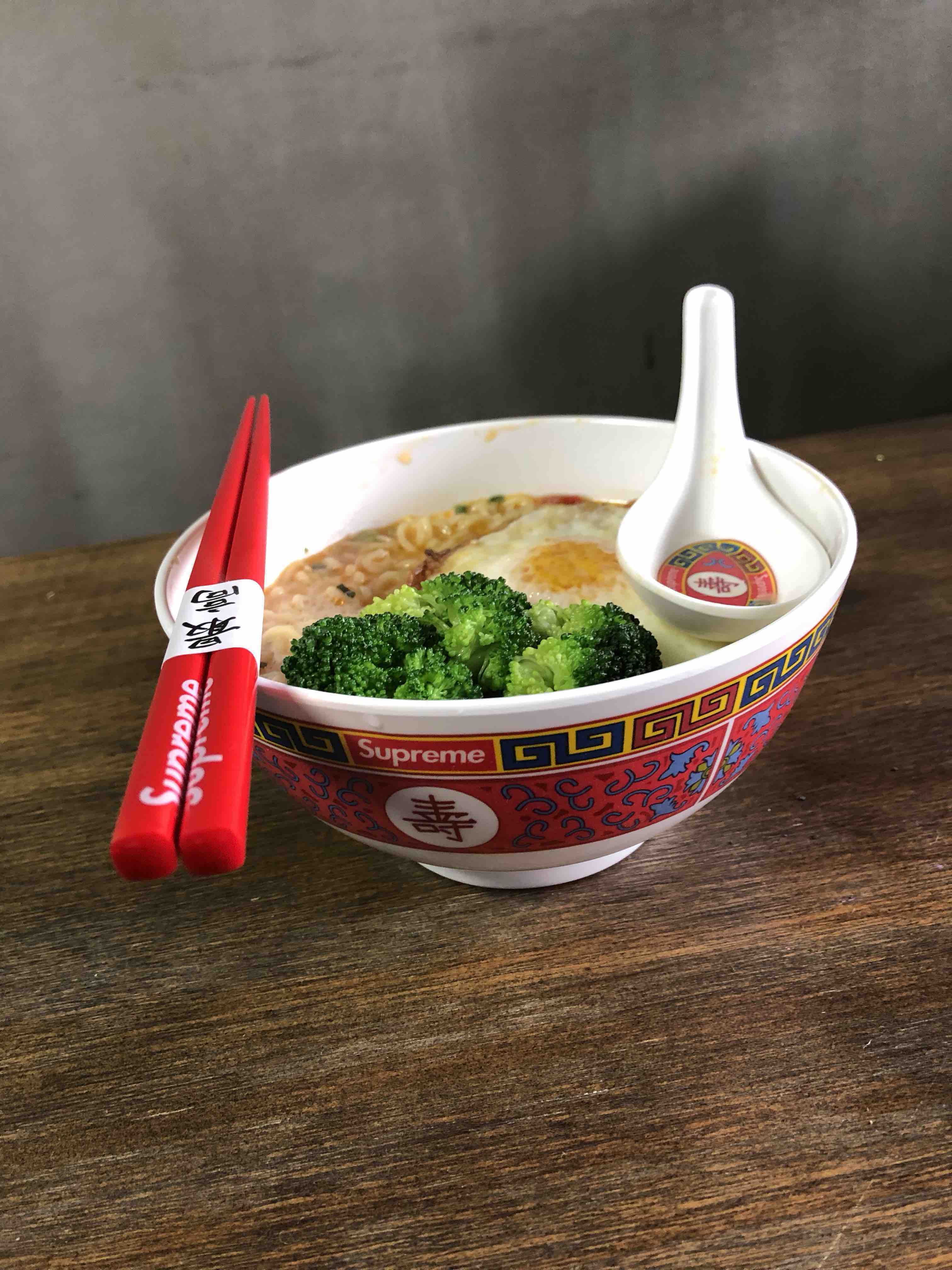 【一碗最潮流的盖码饭】supre*me 碗 筷子 勺子 潮流套装餐具合集 就