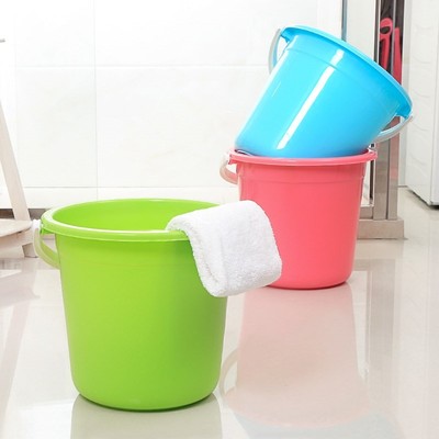 绿色带盖水桶 23cm 高