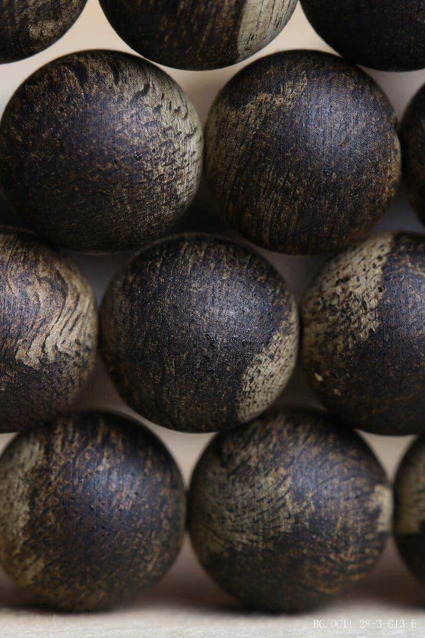 [文莱软丝奇楠种8mm念珠]文莱软丝奇楠种念珠珠结油凝实,表皮油脂外溢