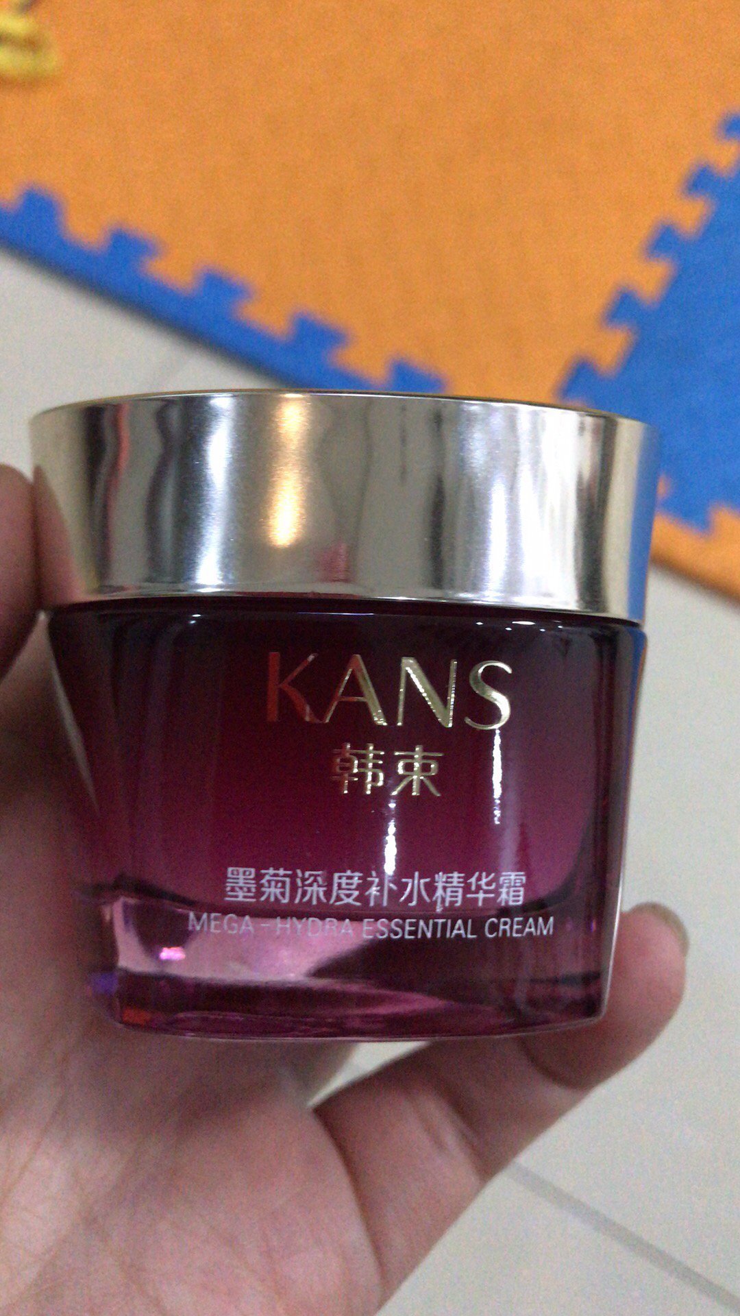 韩束墨菊系列,据说是非常好用的一个系列~保质期2020-2021年