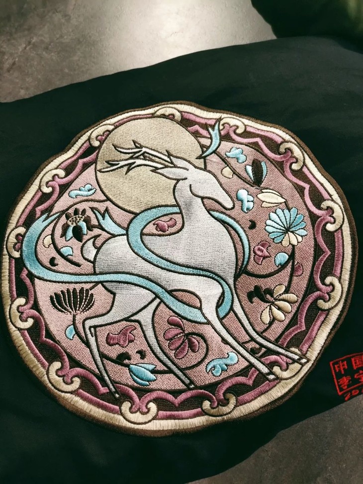 中国李宁重装来袭,二十万针精美绣花,情侣款加厚军事连帽工装棉衣