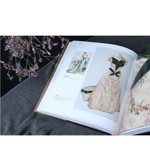 《俄罗斯辉煌:俄罗斯宫廷的奢华时尚》(Russian Splendor: Sumptuous Fashions of