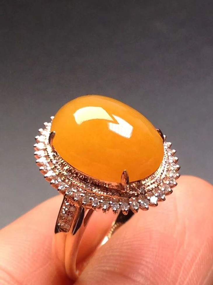 翡翠栗子黄蛋面戒指