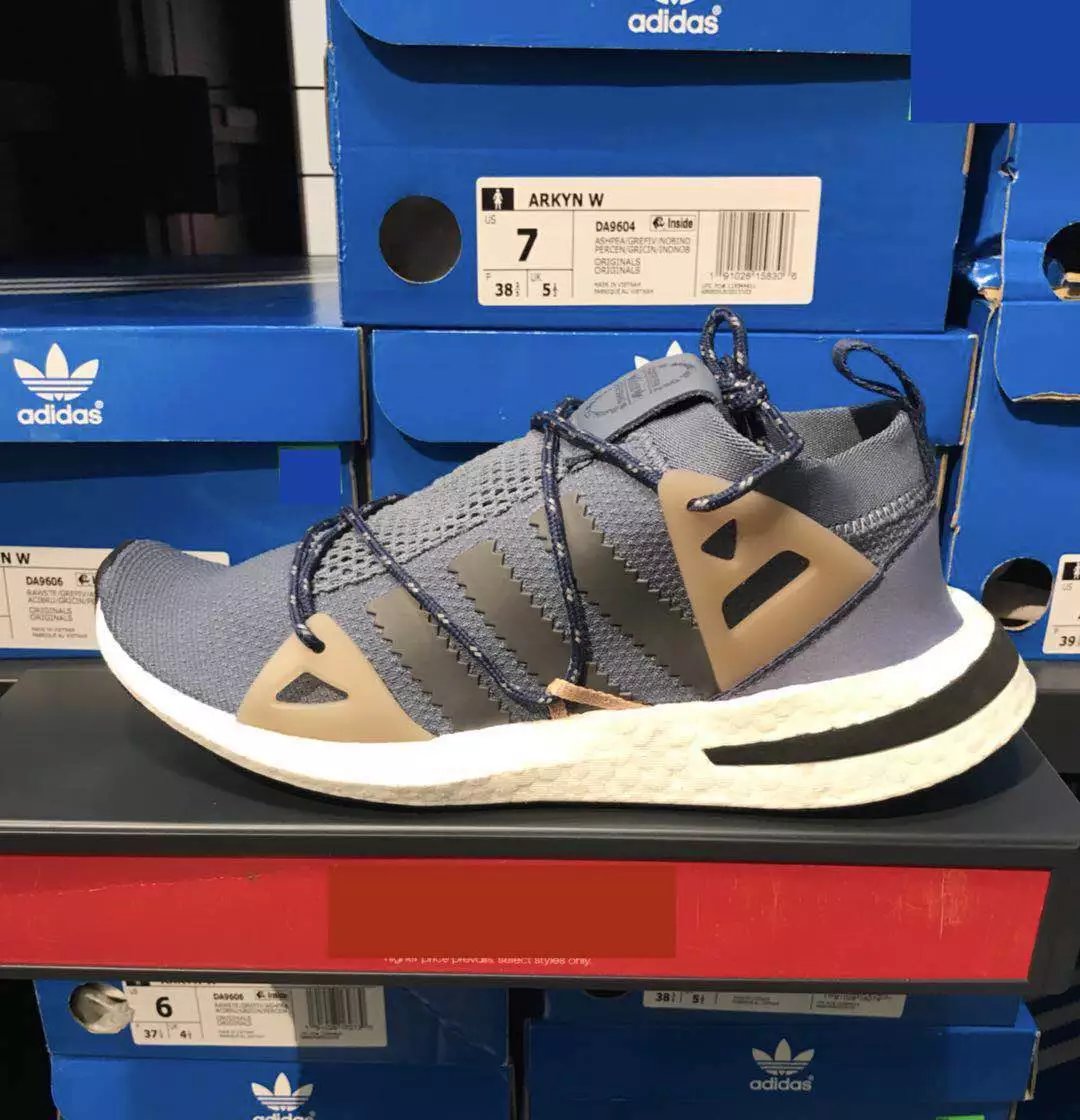 adidas 阿迪达斯 最新女鞋 泡沫底超轻运动鞋