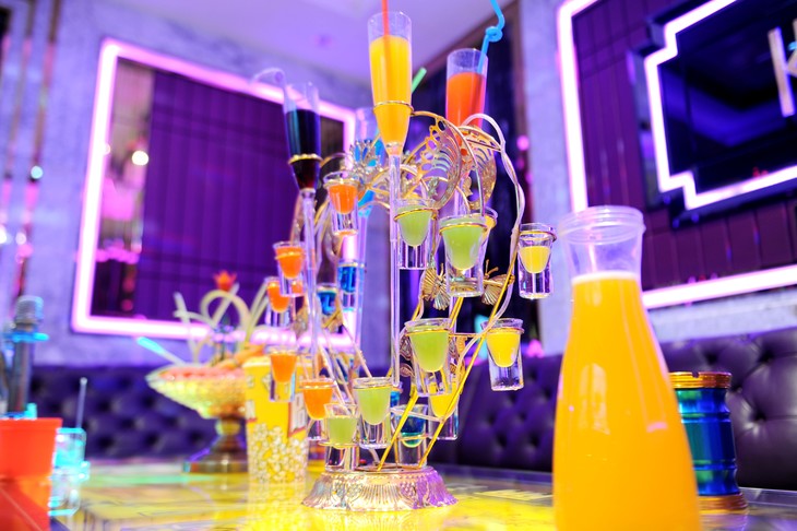 【丽江纯k】98元欢唱套餐(需提前预约,含包房 鸡尾酒 豪华果盘 果汁