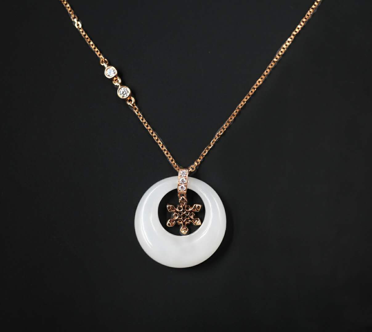 18k玫瑰金和田玉（白玉）吊坠-雪舞