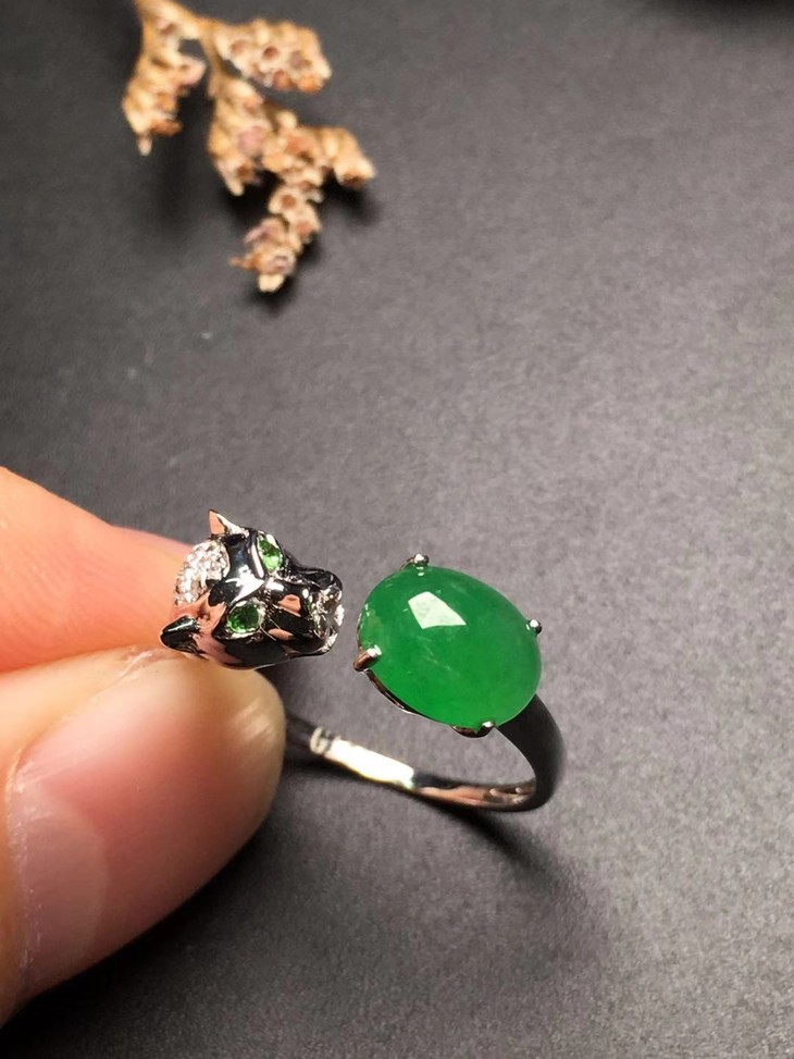 【d13016】翡翠冰种满绿卡地亚蛋面戒指