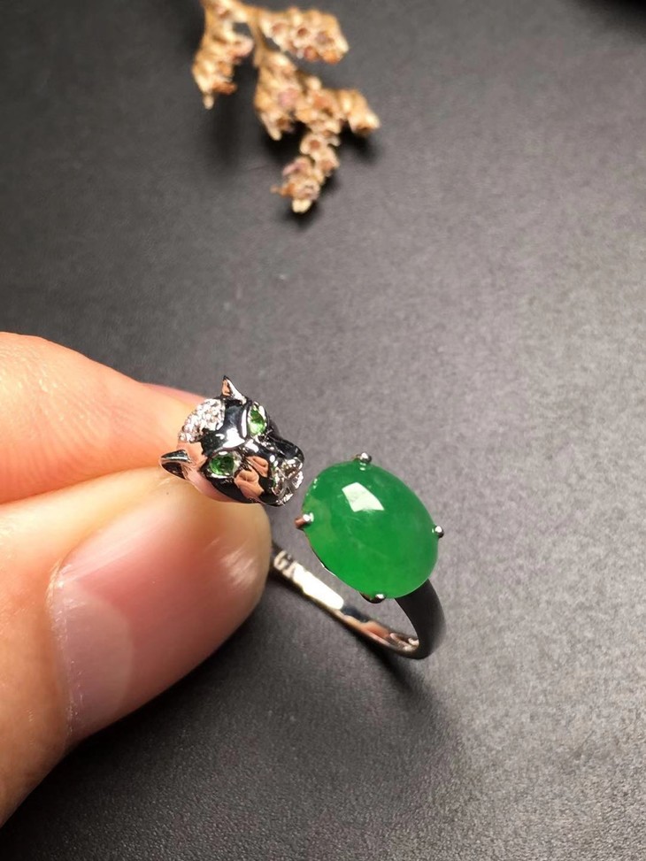 【d13016】翡翠冰种满绿卡地亚蛋面戒指