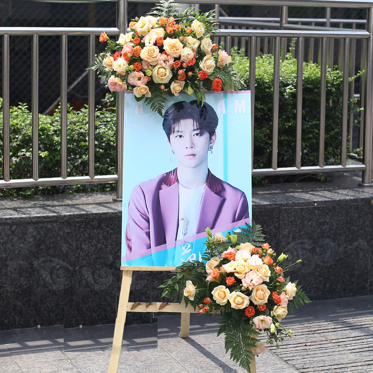 鲜花花墙花牌-演唱会发布会粉丝明星应援活动高档服装店咖啡厅新店