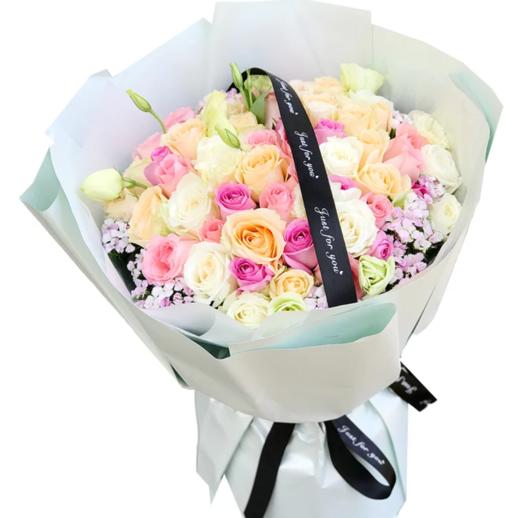 混搭玫瑰花束33朵   11支白玫瑰，11支戴安娜玫瑰，11支香槟玫瑰，桔梗满天星搭配（1664） 商品图0