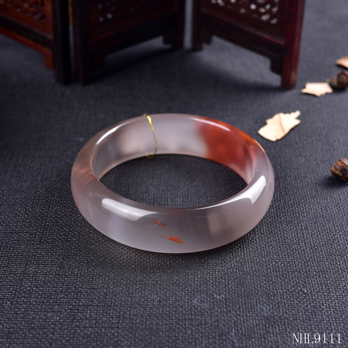 【南红冰飘手镯】克重:56.8g规格:56.1mm有证书【编码:nhl9111】