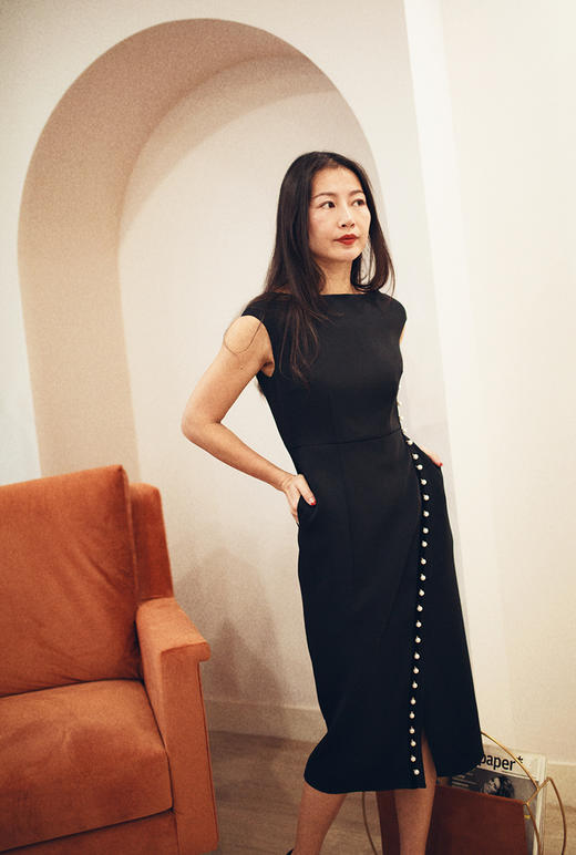 AtelierMissLu / Viola 光泽黑一字肩珍珠连身裙 商品图8