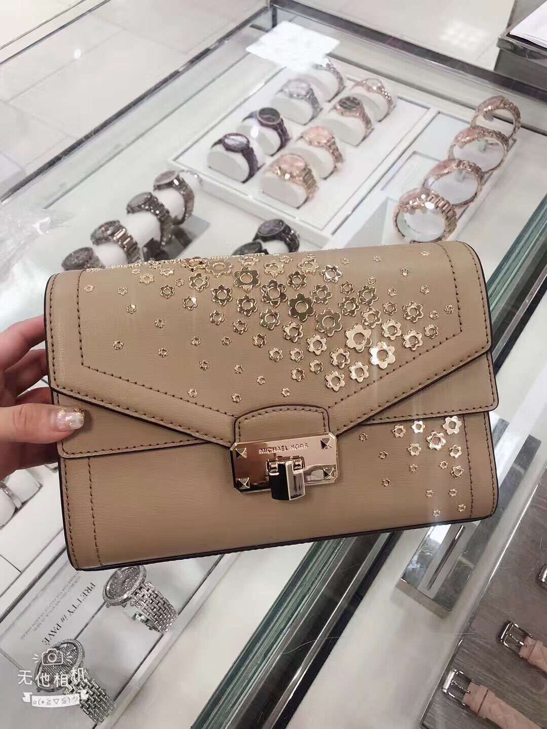 mk kinsley 樱花信封包