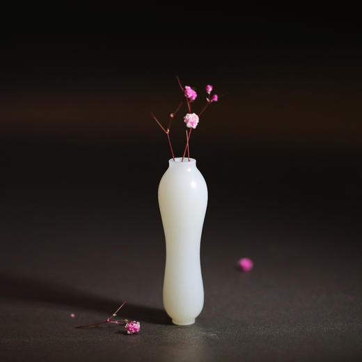 和田玉（白玉）籽料小花瓶摆件--岁岁平安  30g 商品图1